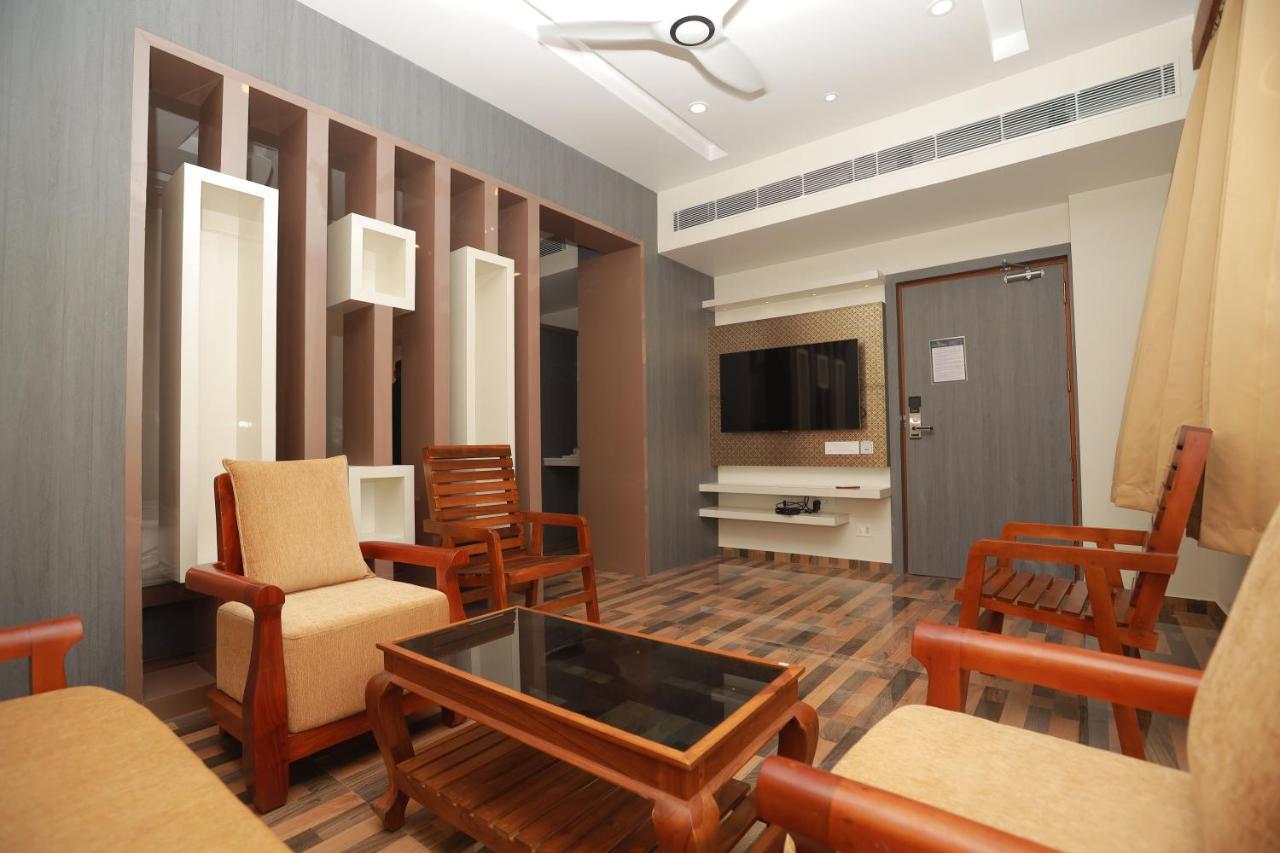 Hotel Sree Bharat Residency à Alāndurai Extérieur photo