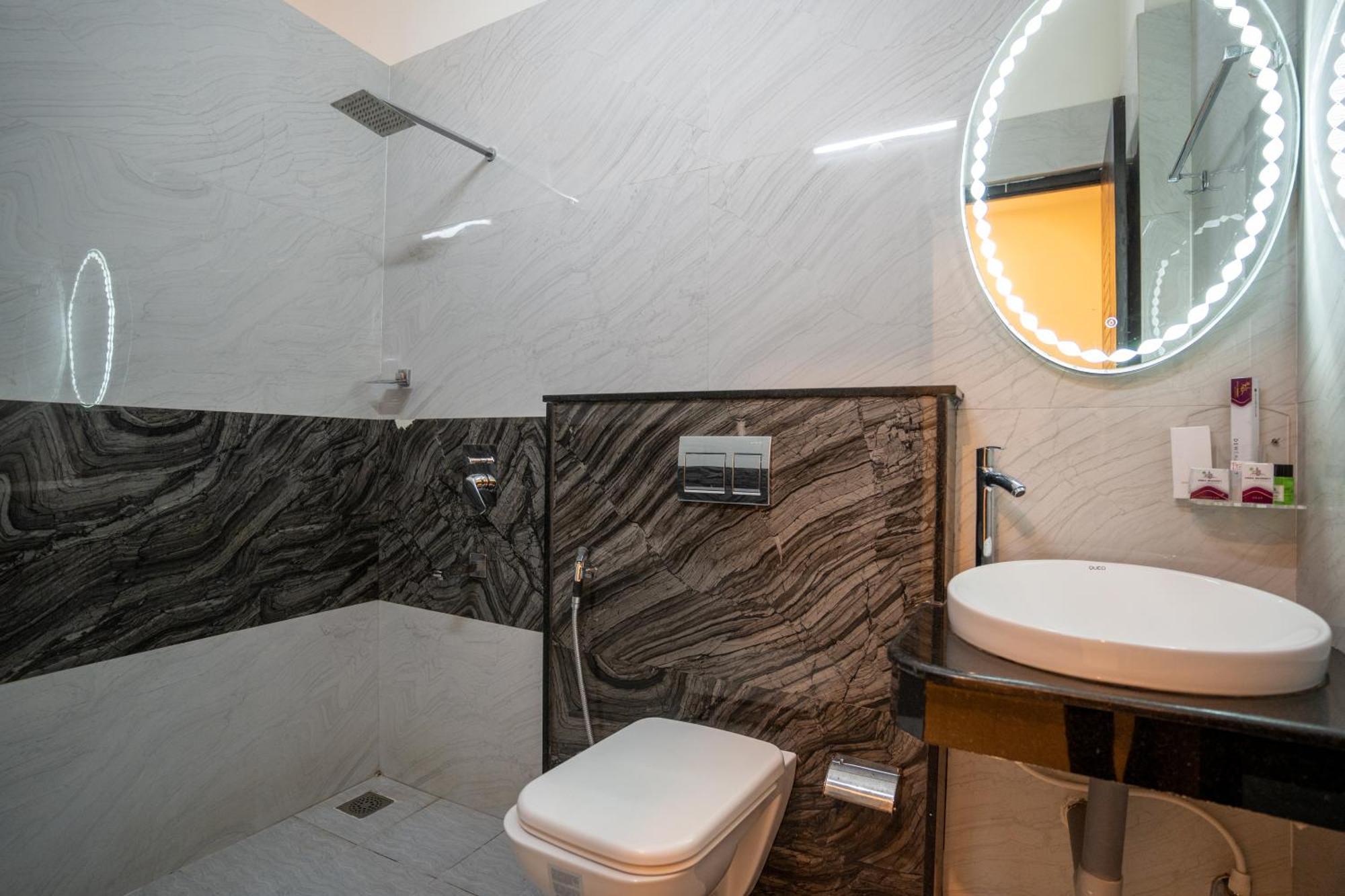 Hotel Sree Bharat Residency à Alāndurai Extérieur photo