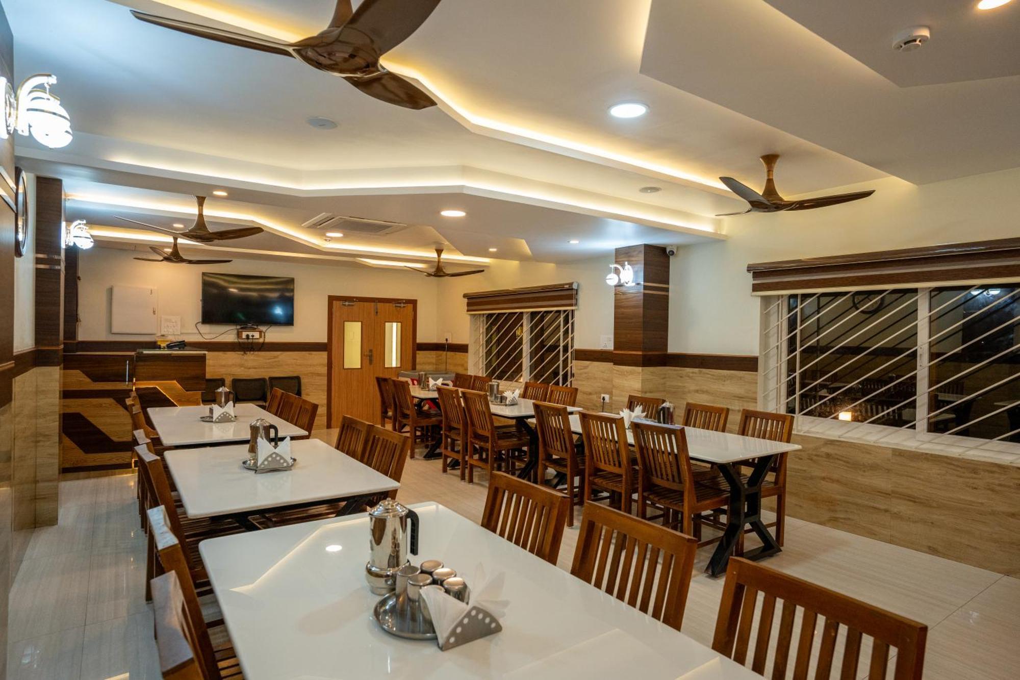 Hotel Sree Bharat Residency à Alāndurai Extérieur photo